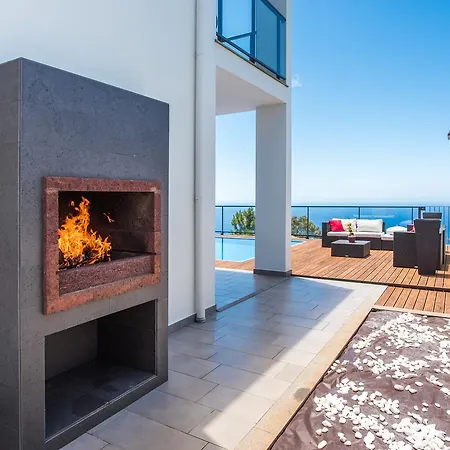Villa Enjoy - By Lovelystay Lombo da Velha Exterior photo