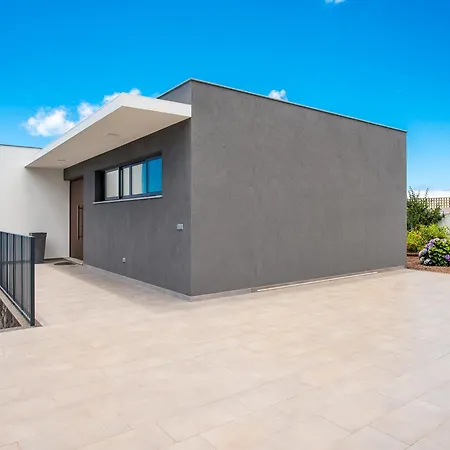 Villa Enjoy - By Lovelystay Lombo da Velha Exterior photo